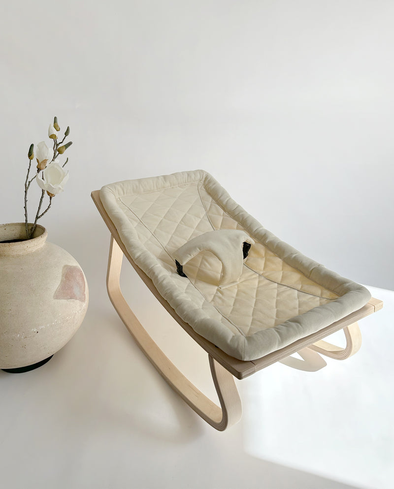 Hochwertige & Zeitlose Babywippe UNIQUE LOVE Design | Vanilla Unique Love Design Hochwertige & Zeitlose Babywippe UNIQUE LOVE Design | Vanilla Unique Love Design