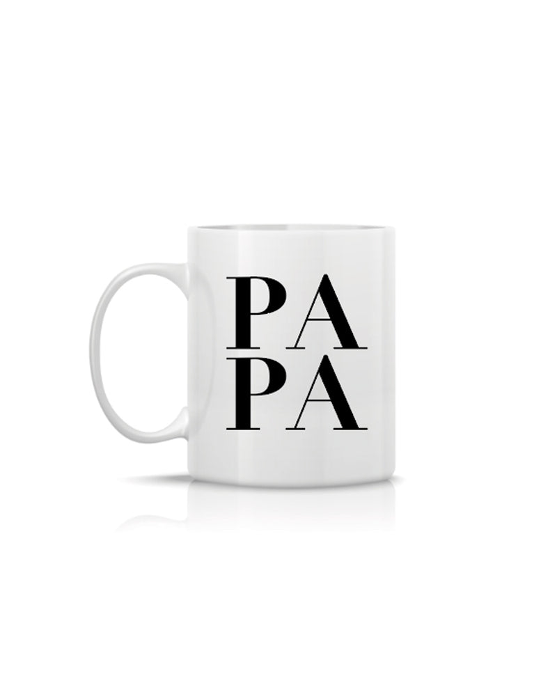 Weiße Keramik Henkel-Tasse mit schwarzen Großbuchstaben PAPA.